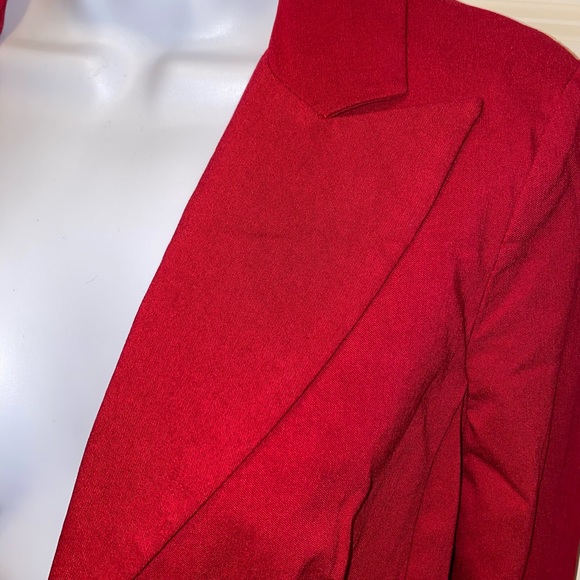 A. Byer 2 piece womens suit. Pre-owned great condition. A must see! - Picture 12 of 13